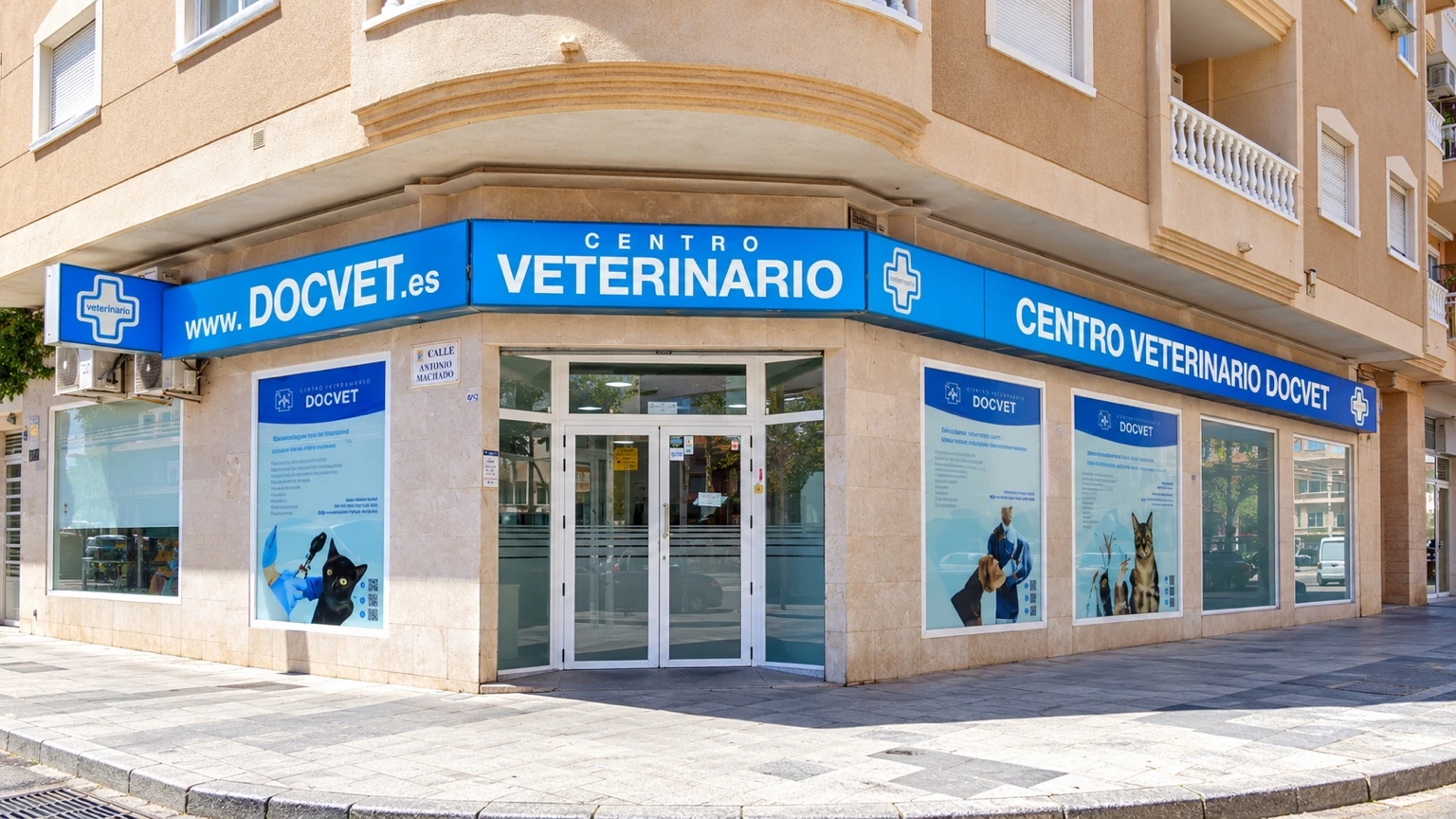 Фасад ветеринарной клиники DOCVET в Торревьехе